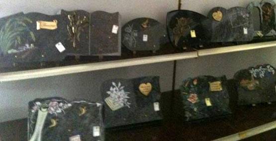 plaques funeraires